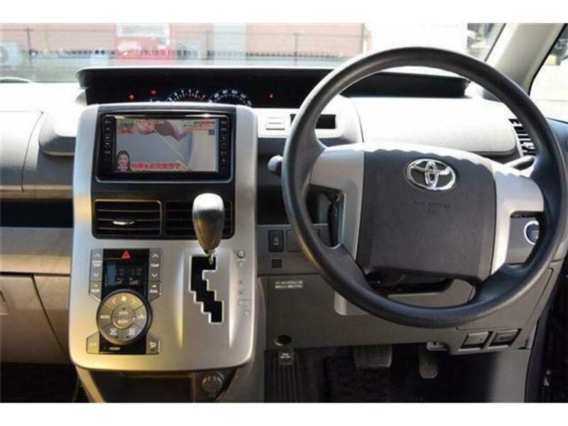 Toyota Noah 70 Voxy 2007-2013 Android Radio DVD Audio 